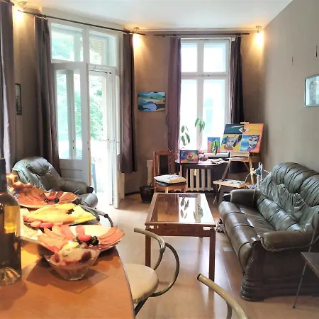 Vintage Private In The Heart Of The Downtown *